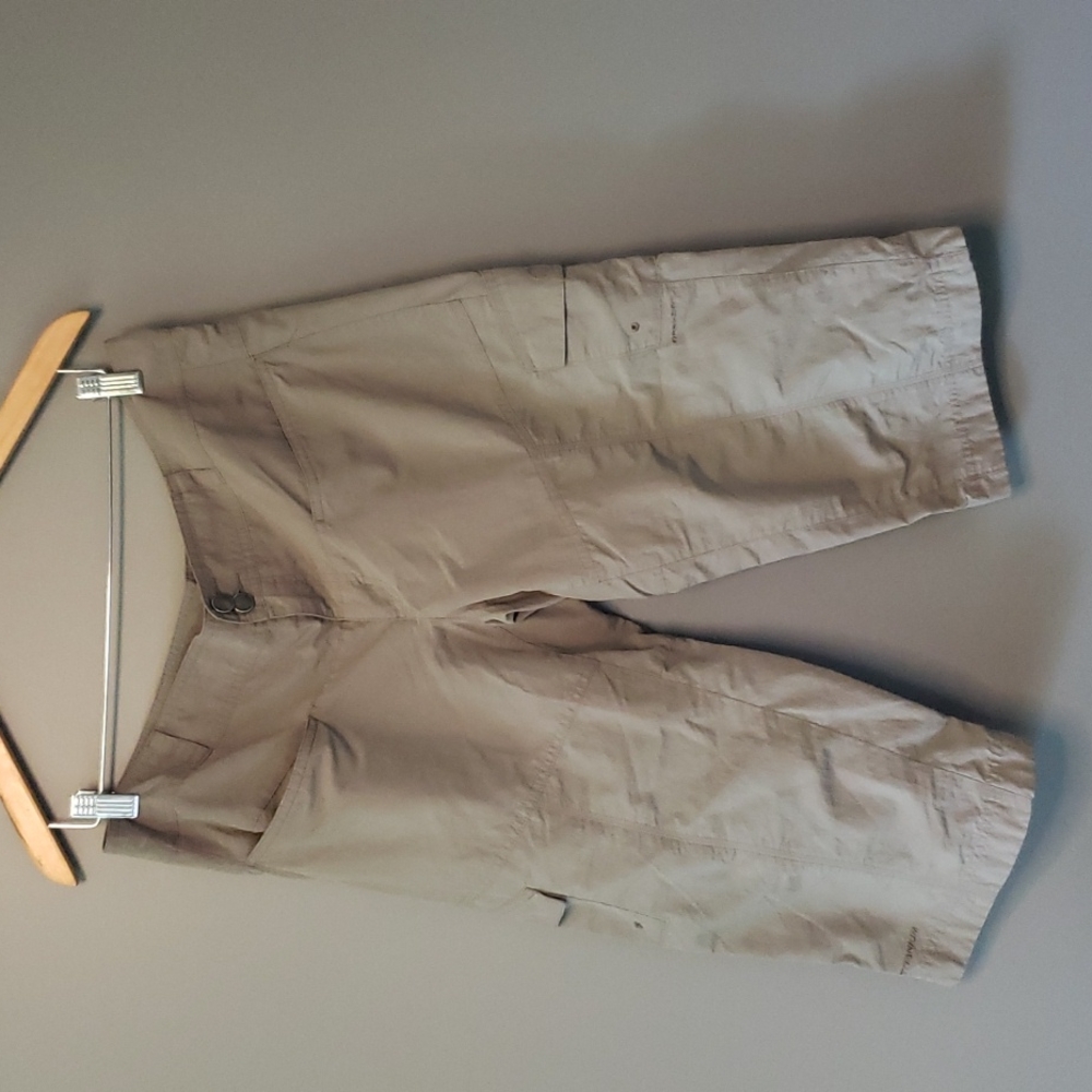 ⭐️3/$35 Columbia Titanium Capris